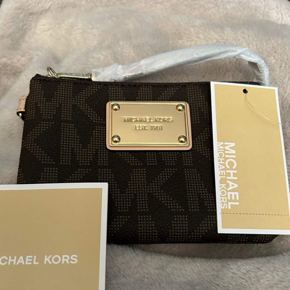NWT Michael Kors small wristlet- PRICE FIRM